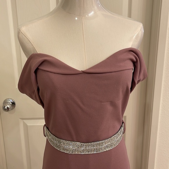 Woman’s long gown in size 2 - Picture 5 of 8